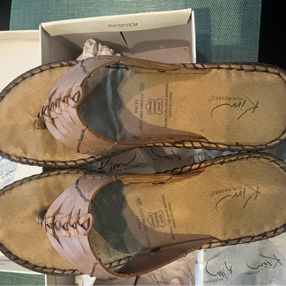 Kim Robert’s leather Kasey thing sized 10 - Picture 3 of 7